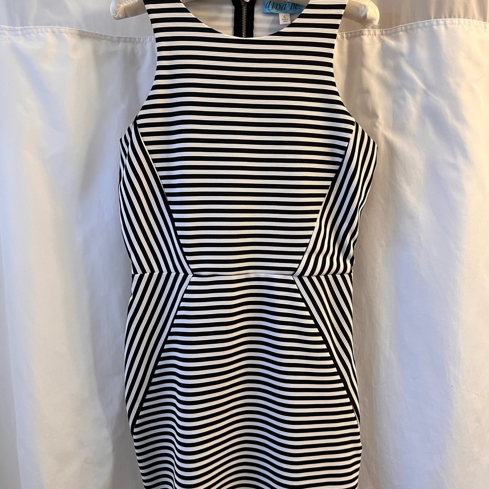 DINA BE Black and White Striped Dress Size Large